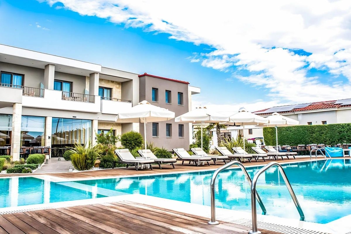 LAGARIA HOTEL AFYTOS