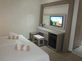 Melpo Antia Hotel & Suites