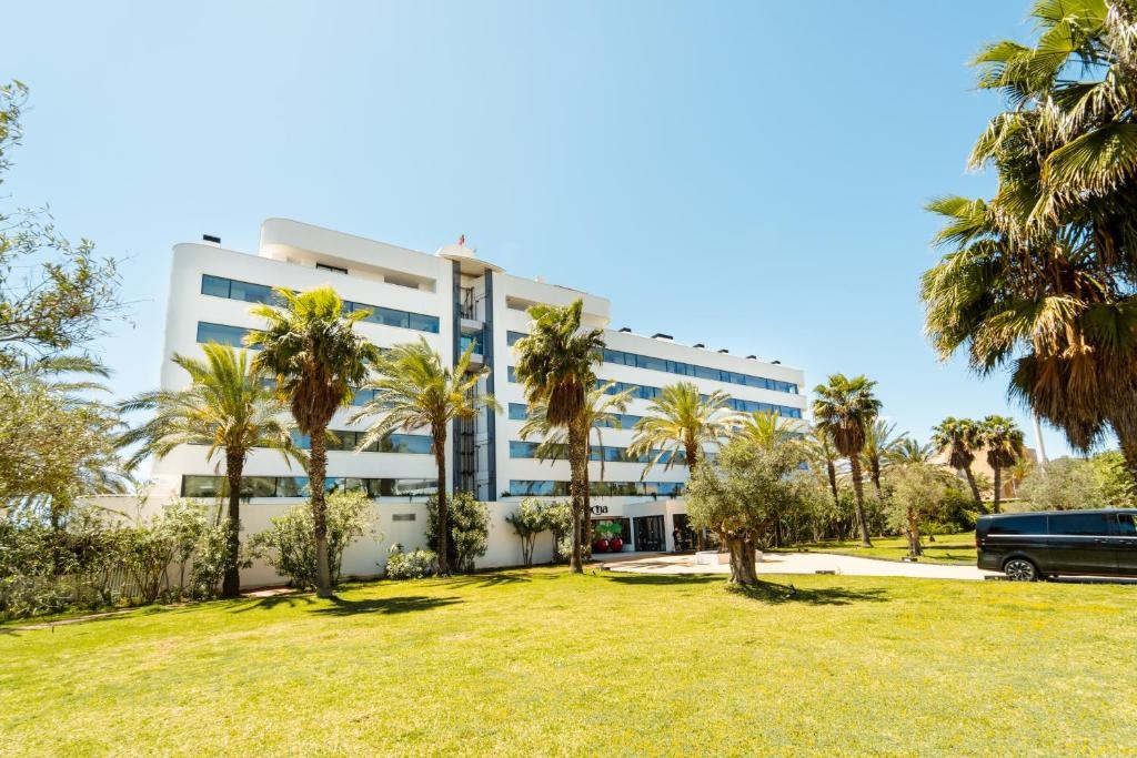 El Hotel Pacha - Includes entrace to Pacha Club