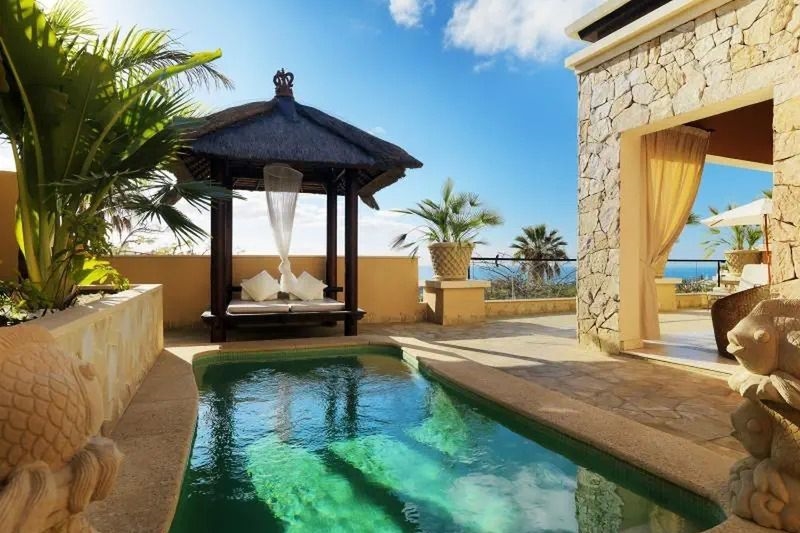 Royal Garden Villas