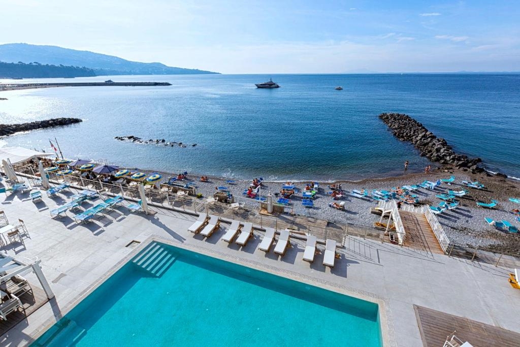 Alimuri Bay Resort