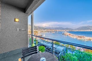 Numa Port Hotel