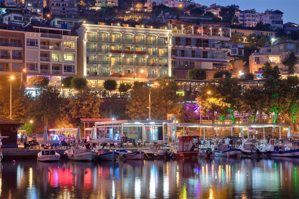 Numa Port Hotel