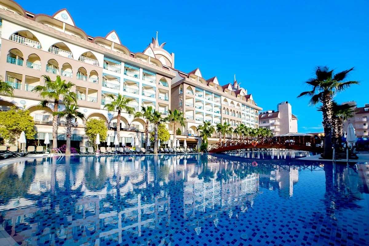 Side Crown Palace 2