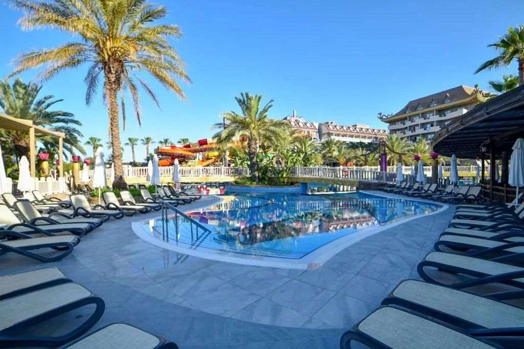 Royal Dragon Hotel 4